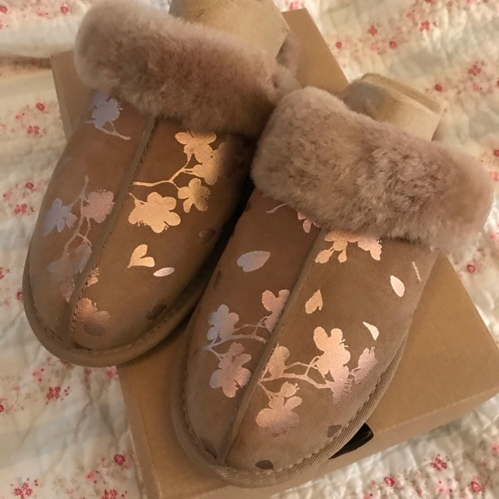 UGG Scuffette Floral Foil slipper / slide - size 7